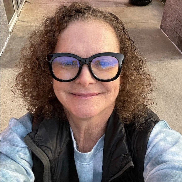 Meet your Posher, Deb🌻 - Picture 5 of 9